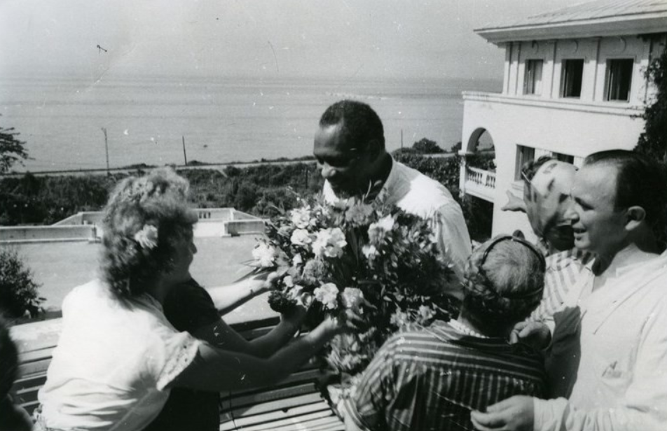 Приветствие Поля Робсона